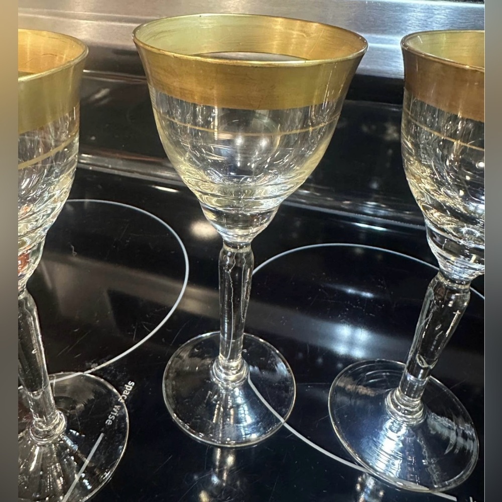 Golden Avitra Wine Glasses 6 1/2"
22KT Gold Trim - Qty 10